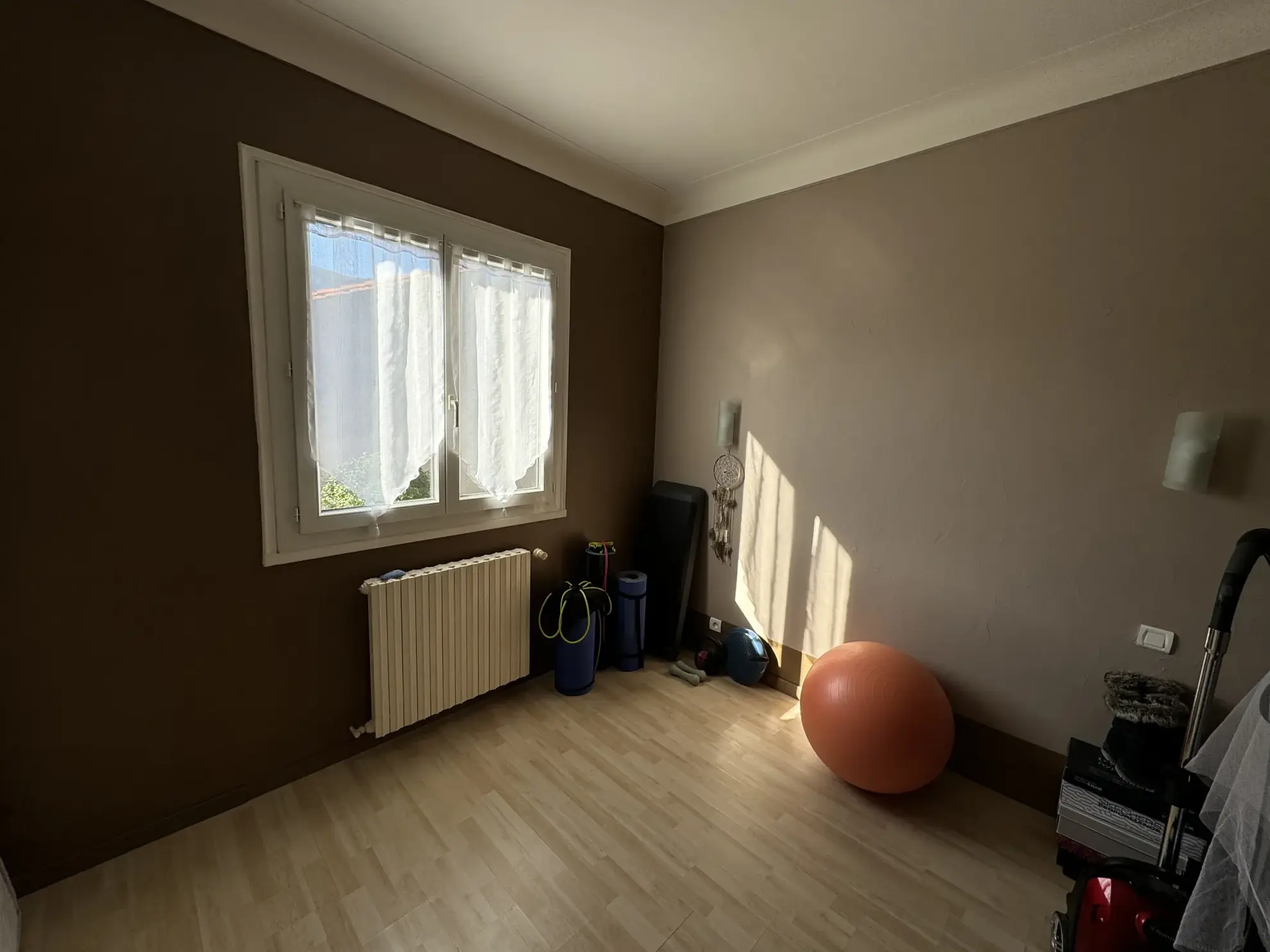 Maison avec piscine chauffée et garage à Quillan, vue panoramique sur montagnes 