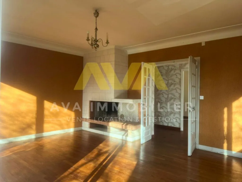Maison à vendre avec 5 chambres, jardin et garage proche de Navarrenx 