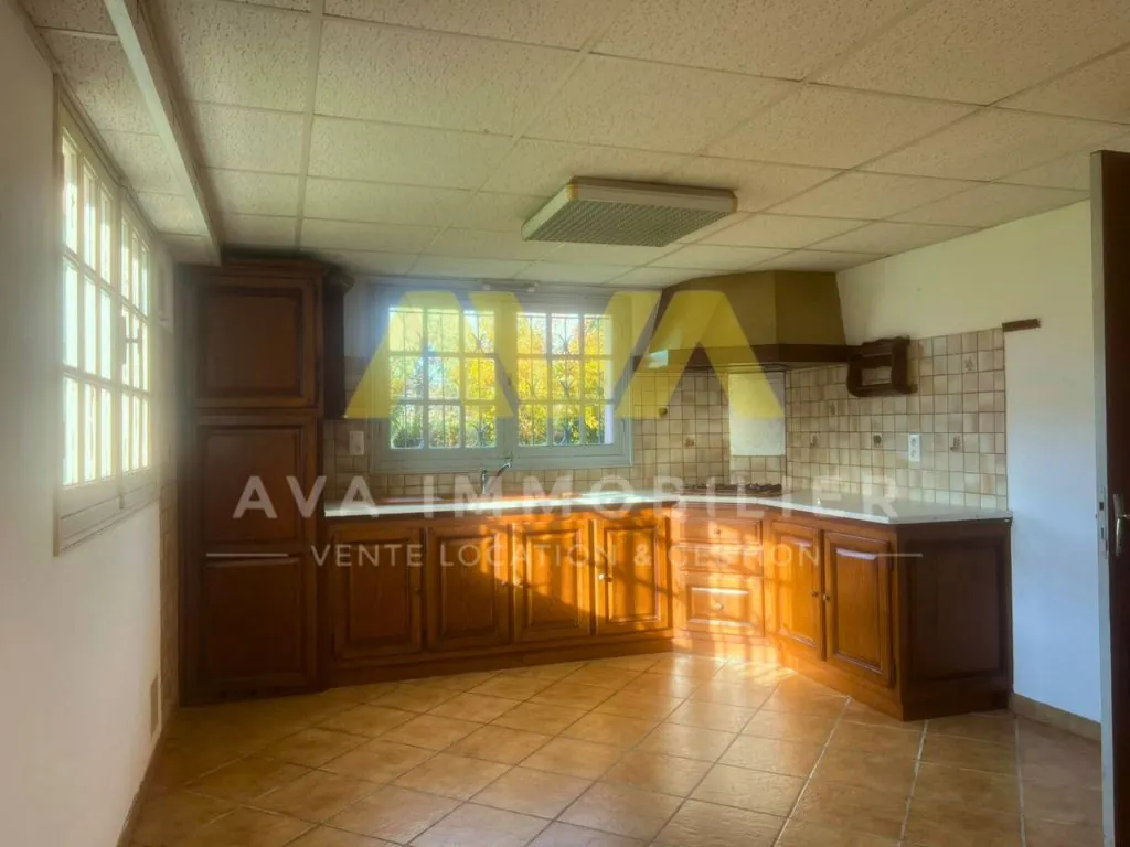 Maison à vendre avec 5 chambres, jardin et garage proche de Navarrenx 