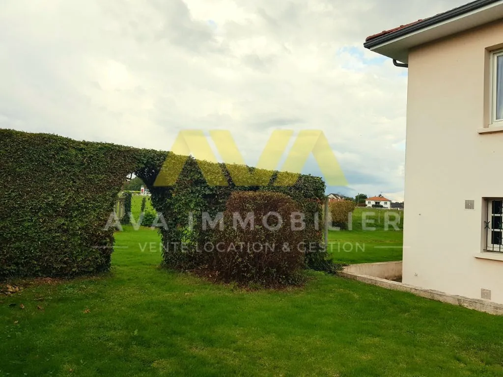 Maison à vendre avec 5 chambres, jardin et garage proche de Navarrenx 