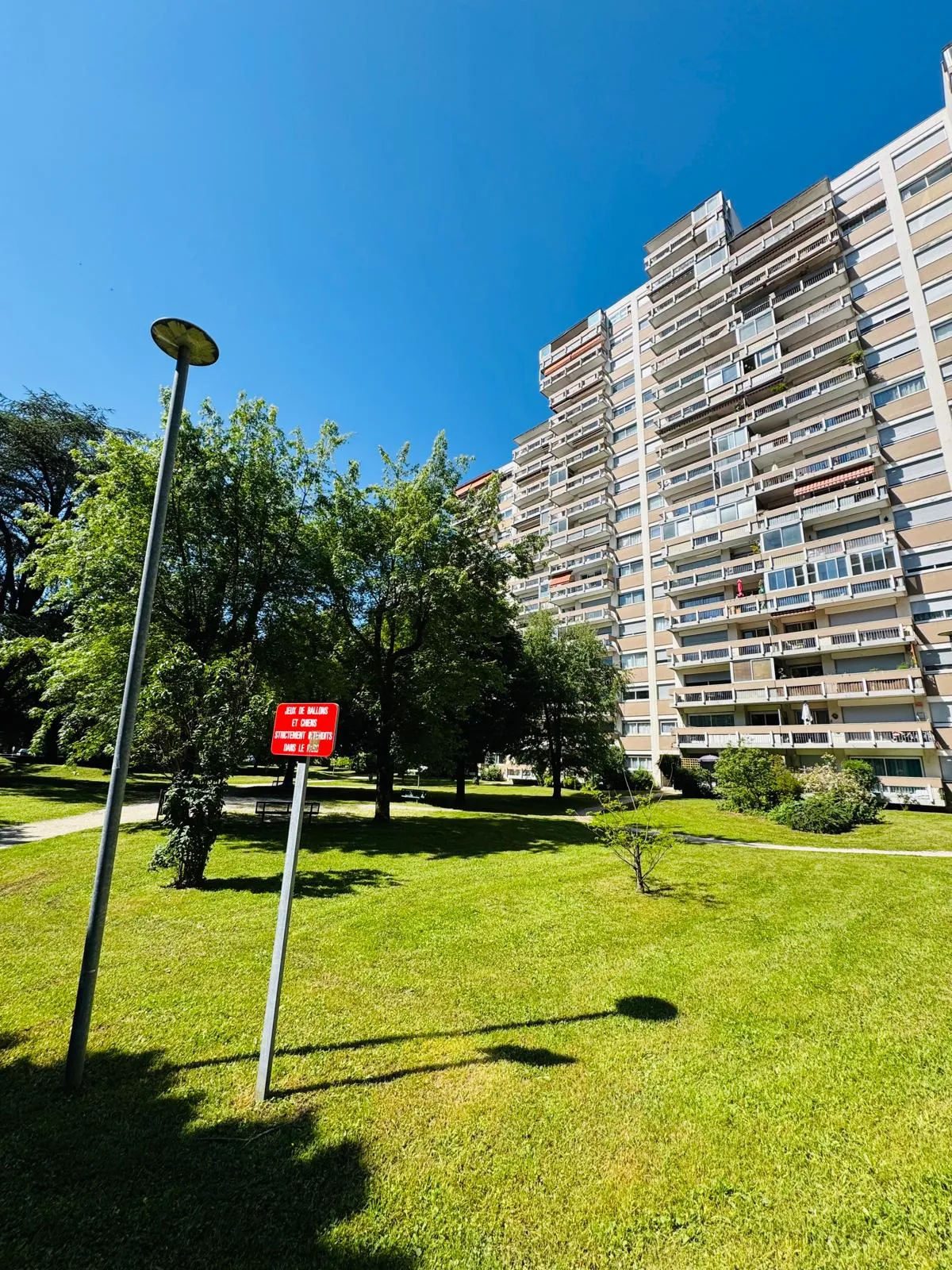 Appartement à vendre à Grenoble - 4 pièces, balcon, terrasse, à rafraîchir 