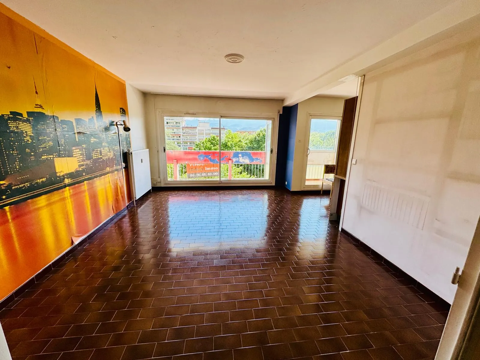 Appartement à vendre à Grenoble - 4 pièces, balcon, terrasse, à rafraîchir 