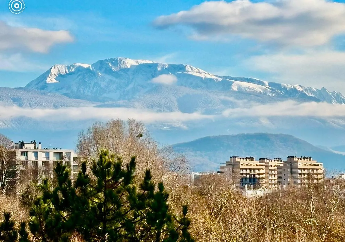 Appartement à vendre à Grenoble - 4 pièces, balcon, terrasse, à rafraîchir 