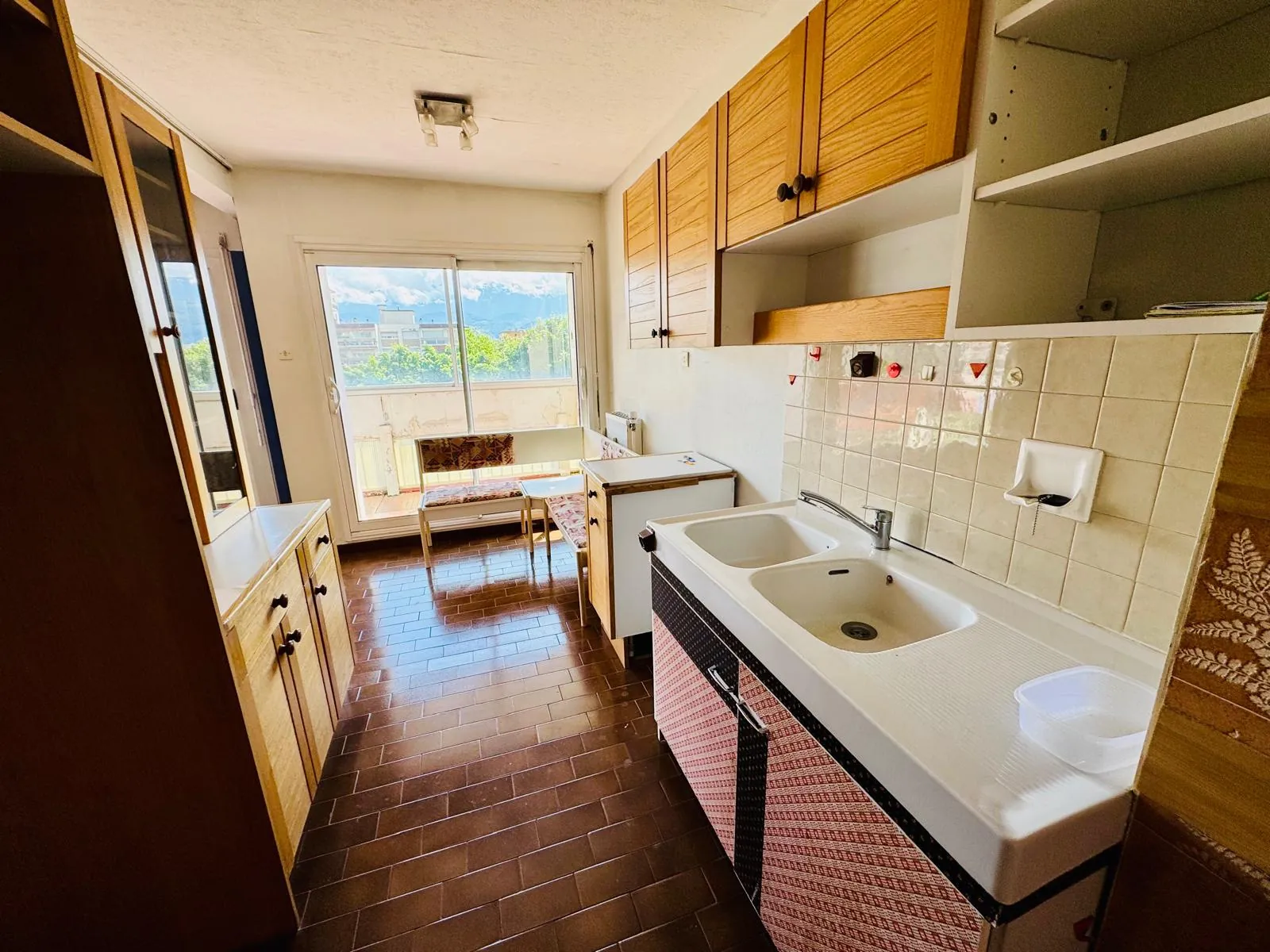 Appartement à vendre à Grenoble - 4 pièces, balcon, terrasse, à rafraîchir 
