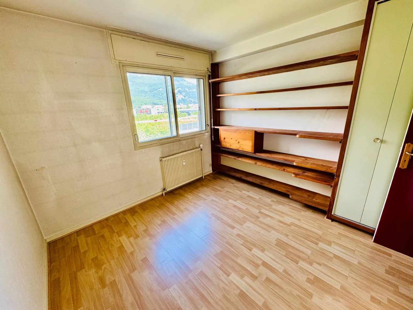 Appartement à vendre à Grenoble - 4 pièces, balcon, terrasse, à rafraîchir 