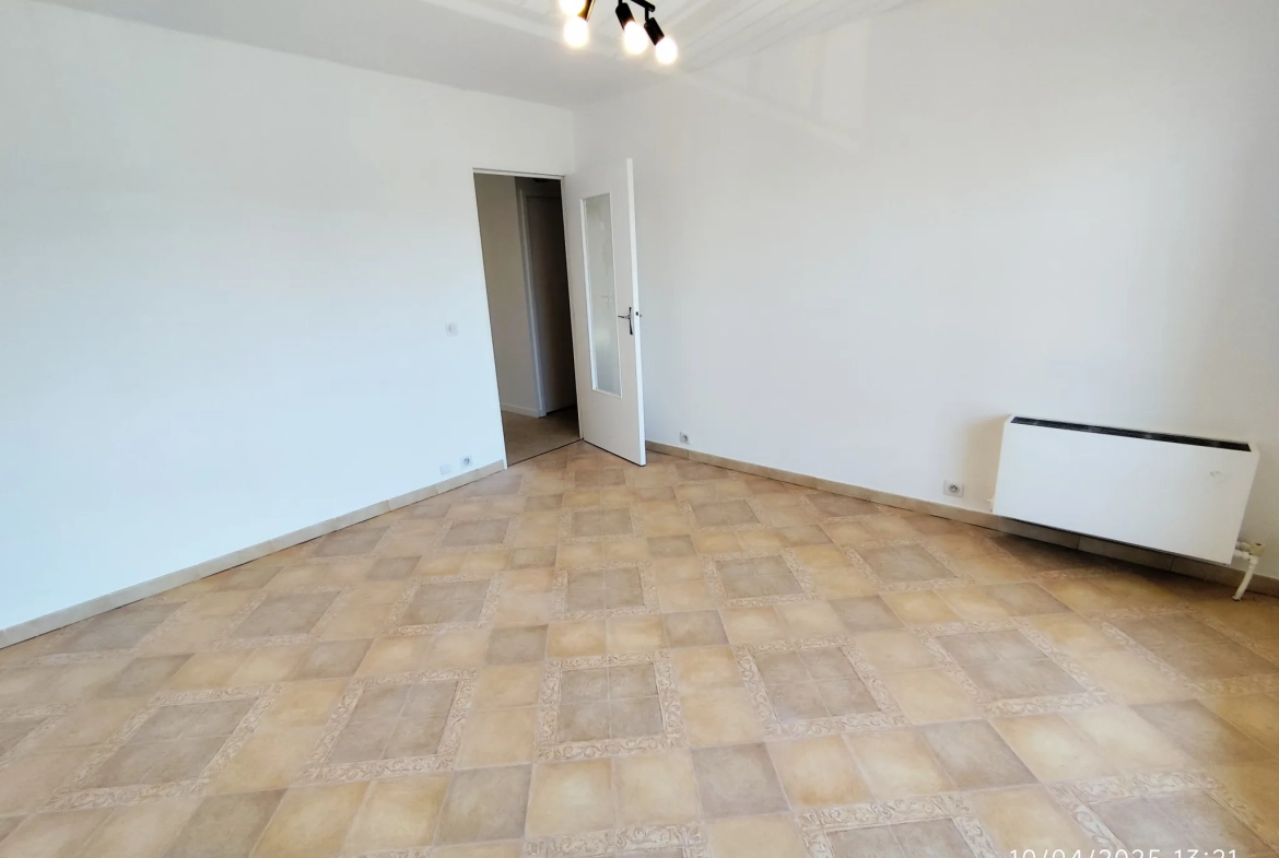 Appartement T2 lumineux avec balcon à Pontoise - Dernier étage 