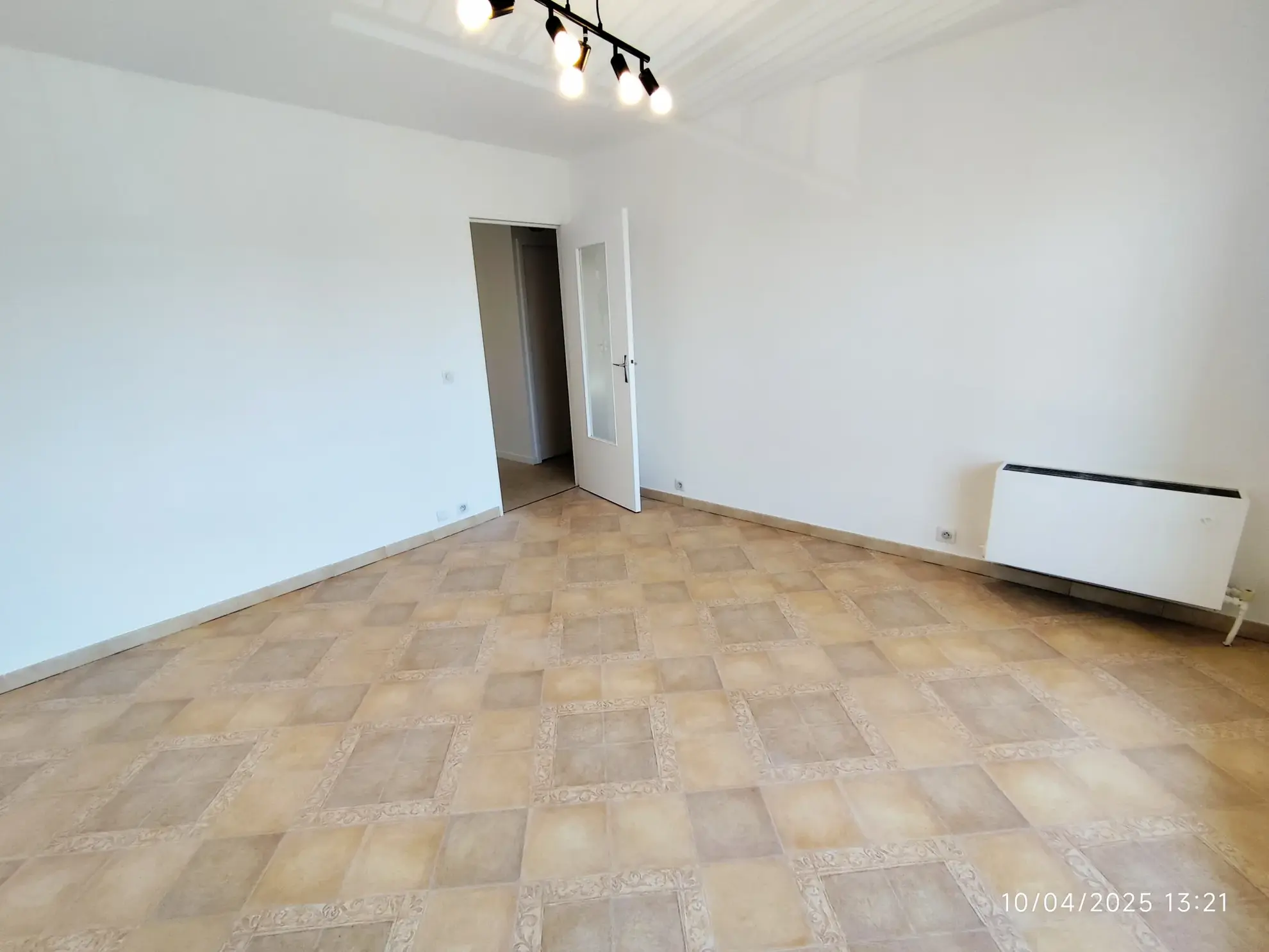 Appartement T2 lumineux avec balcon à Pontoise - Dernier étage 
