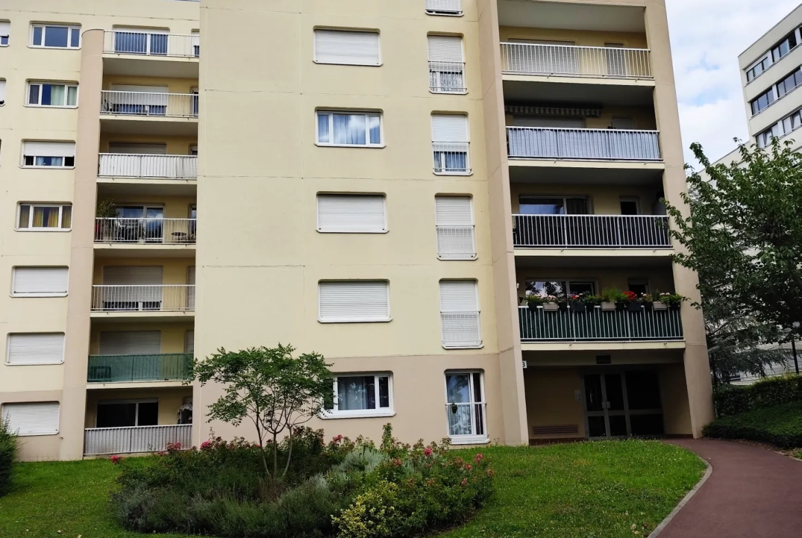 Appartement T2 lumineux avec balcon à Pontoise - Dernier étage 