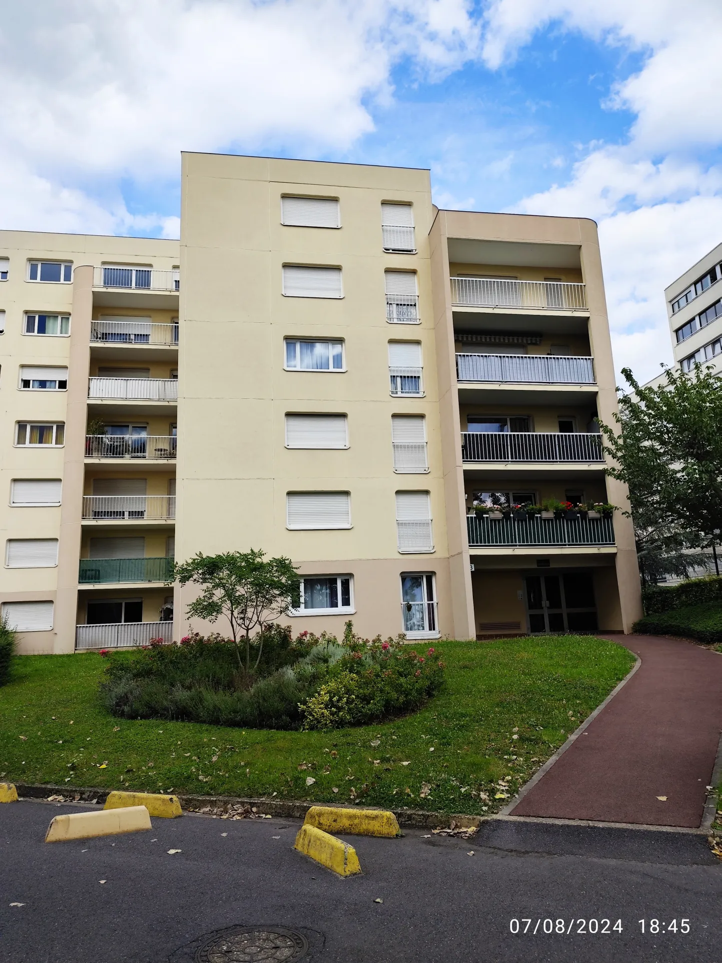 Appartement T2 lumineux avec balcon à Pontoise - Dernier étage 
