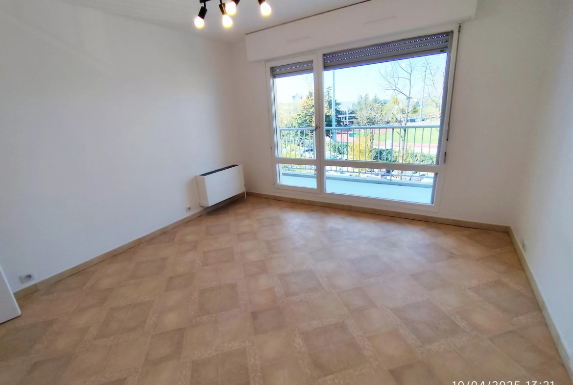 Appartement T2 lumineux avec balcon à Pontoise - Dernier étage 