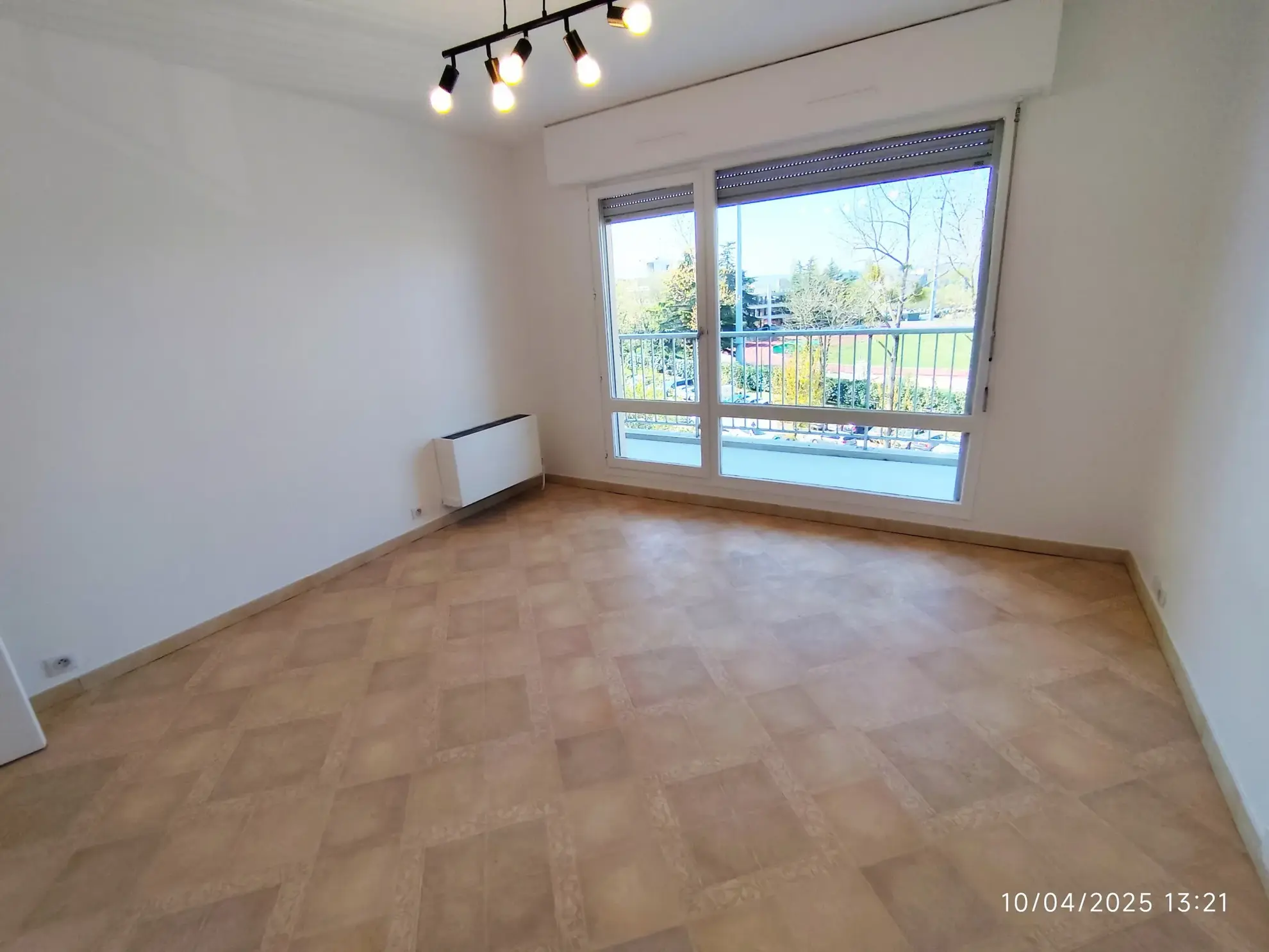 Appartement T2 lumineux avec balcon à Pontoise - Dernier étage 