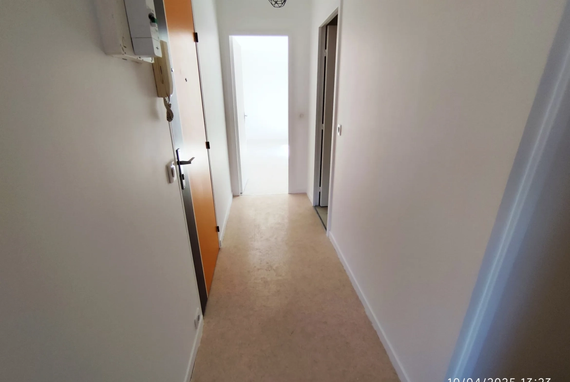 Appartement T2 lumineux avec balcon à Pontoise - Dernier étage 