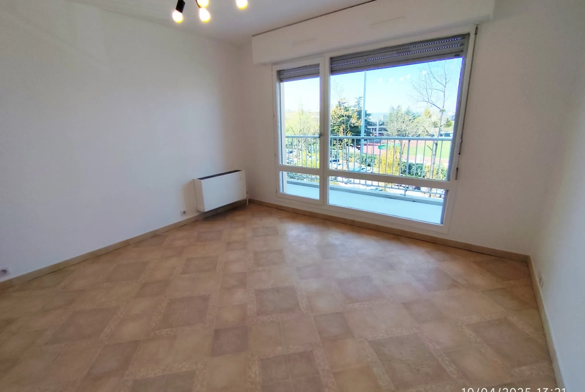Appartement T2 lumineux avec balcon à Pontoise - Dernier étage 