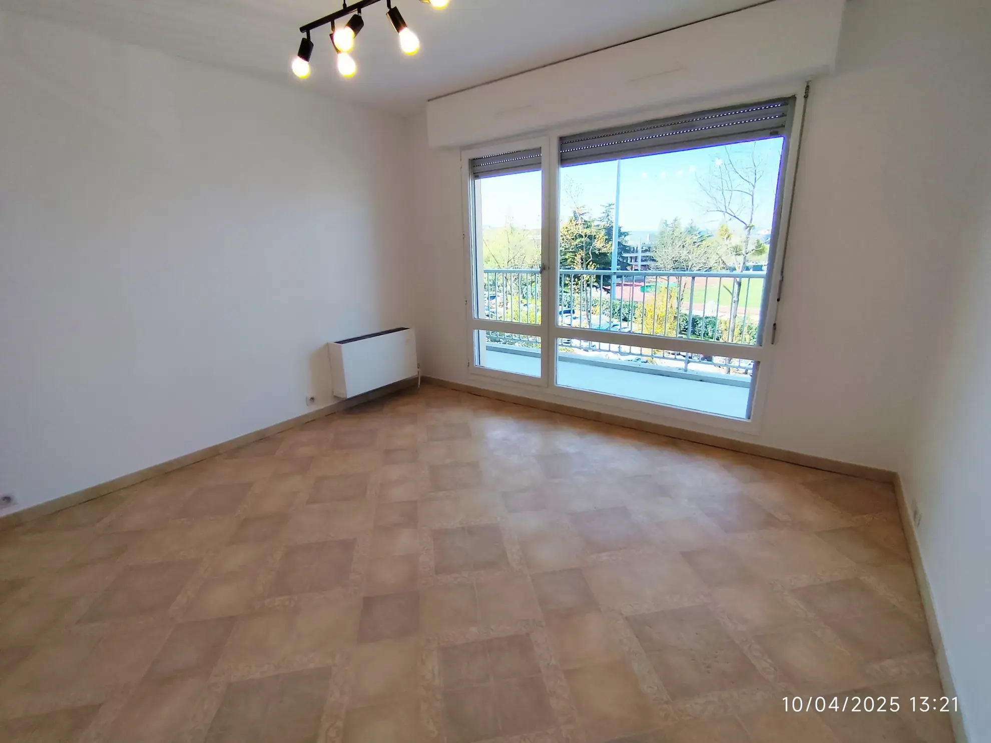 Appartement T2 lumineux avec balcon à Pontoise - Dernier étage 