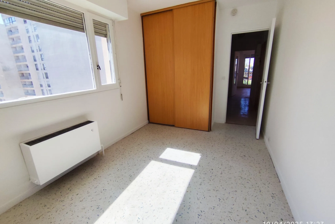 Appartement T2 lumineux avec balcon à Pontoise - Dernier étage 