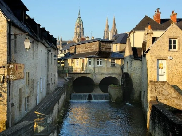 Appartement lumineux de 2 pièces avec parking à Bayeux, idéal pour investissement ou résidence