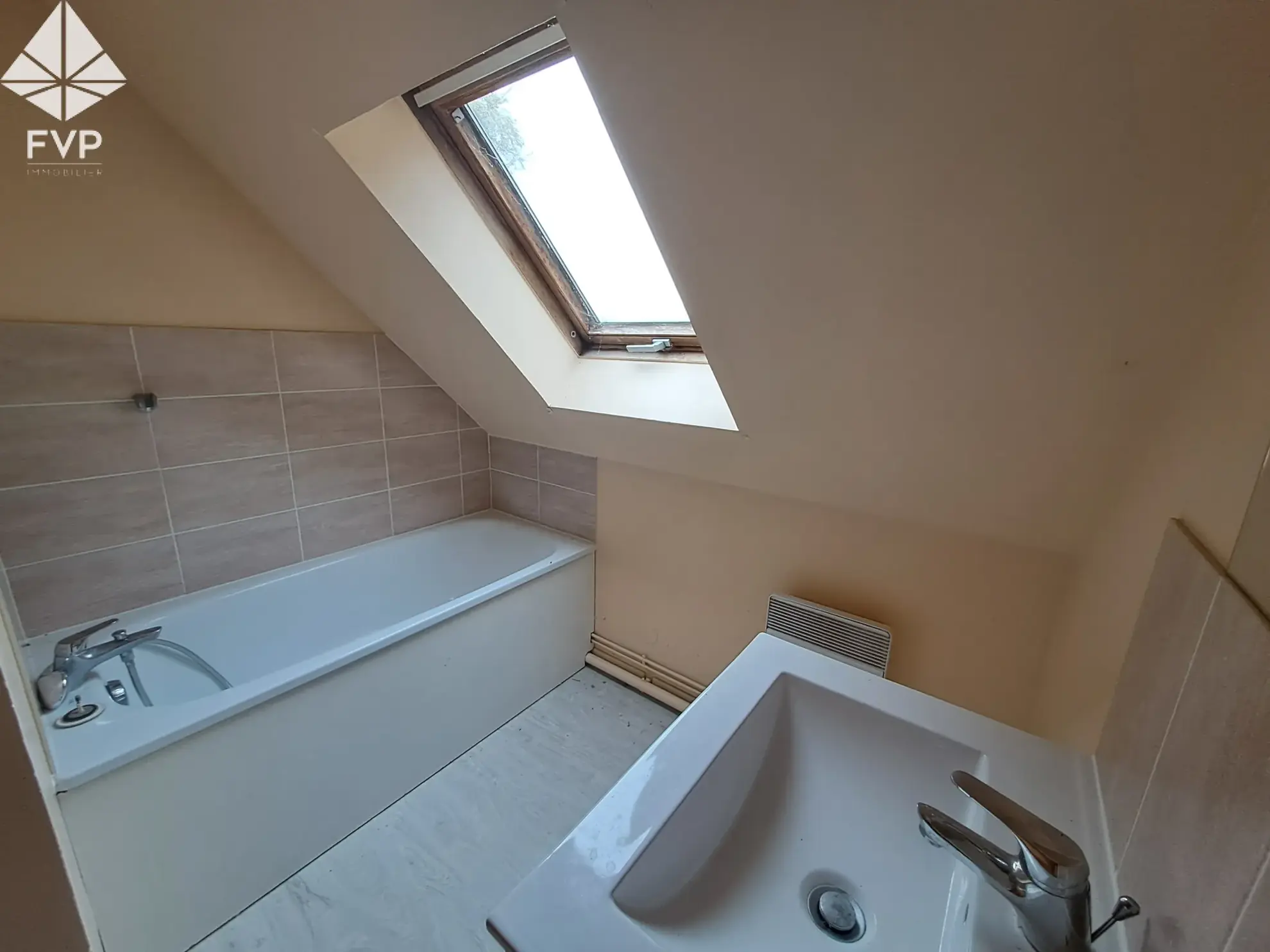 Maison en pierre à vendre à Saint-Valery-en-Caux, 3 chambres, terrain 1440m², proche Paluel 