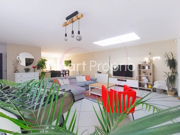 Maison familiale à Vallet avec jardin et grand garage - 154 m²