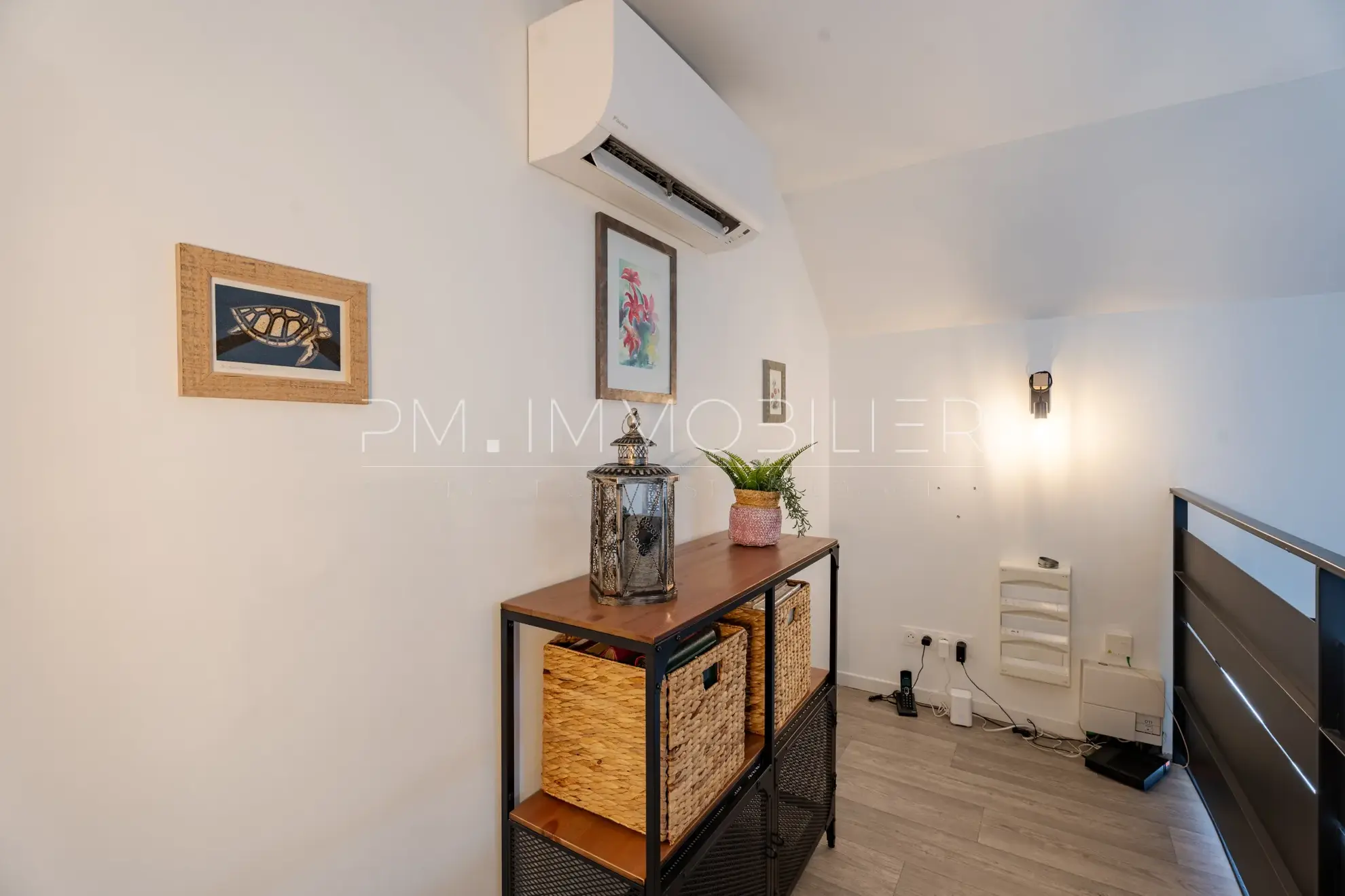 Maison de village rénovée à Éoures avec terrasse et mezzanine - 46 m² 