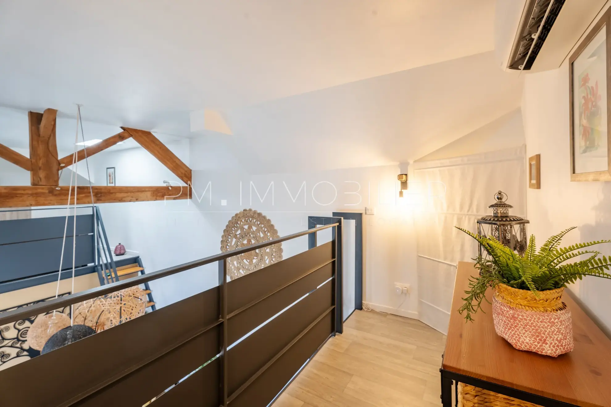Maison de village rénovée à Éoures avec terrasse et mezzanine - 46 m² 