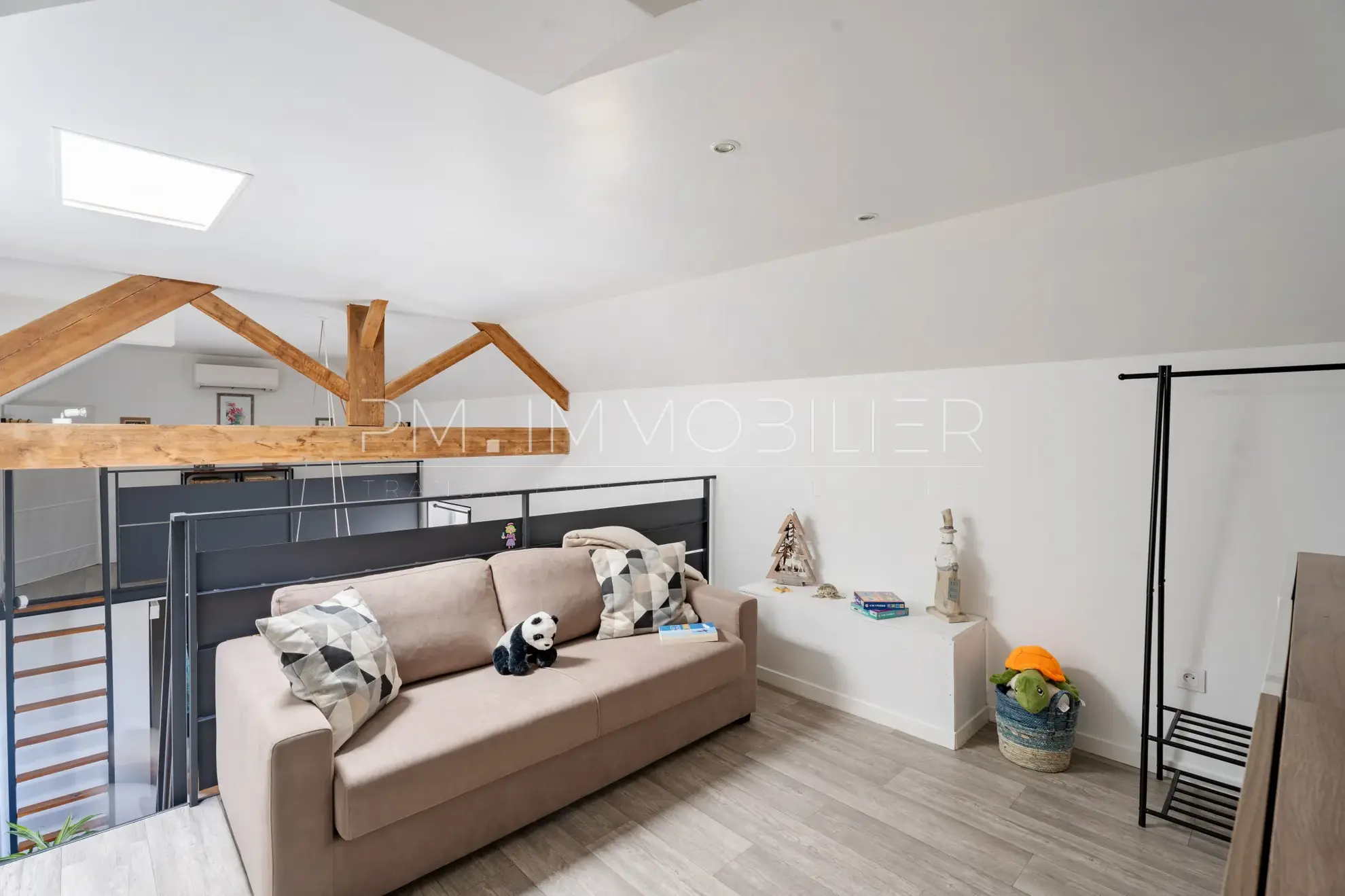 Maison de village rénovée à Éoures avec terrasse et mezzanine - 46 m² 