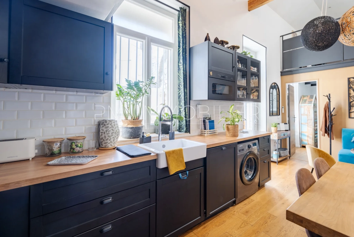 Maison de village rénovée à Éoures avec terrasse et mezzanine - 46 m² 
