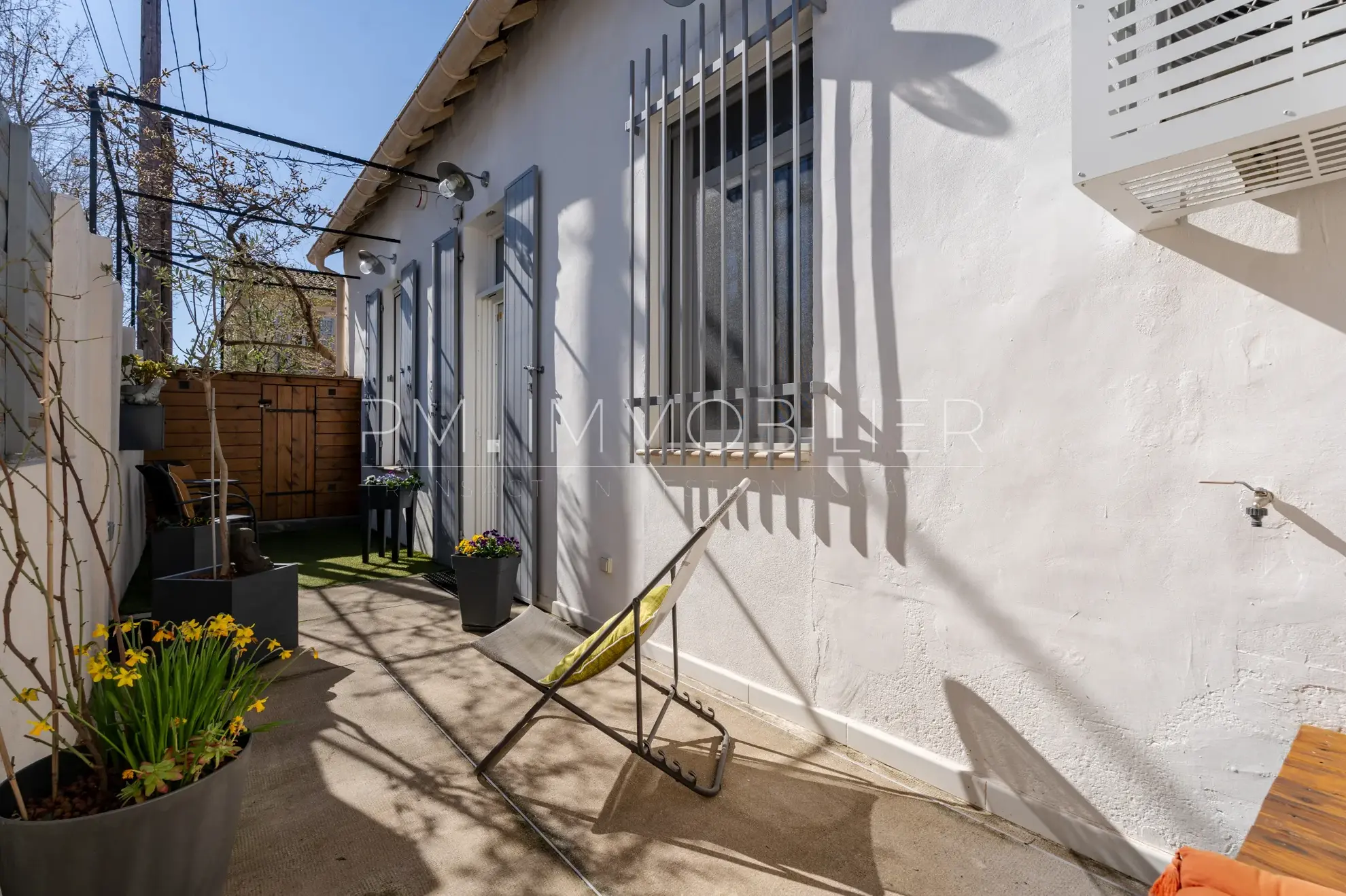 Maison de village rénovée à Éoures avec terrasse et mezzanine - 46 m² 