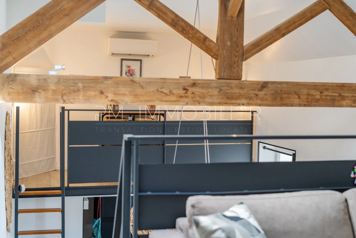 Maison de village rénovée à Éoures avec terrasse et mezzanine - 46 m² 