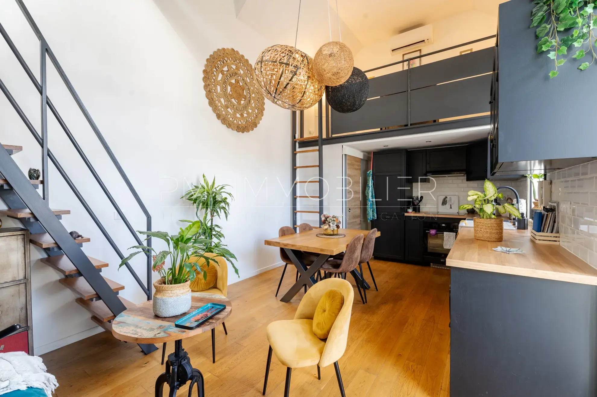 Maison de village rénovée à Éoures avec terrasse et mezzanine - 46 m² 