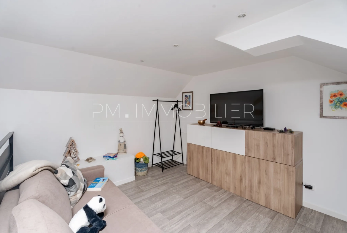 Maison de village rénovée à Éoures avec terrasse et mezzanine - 46 m² 