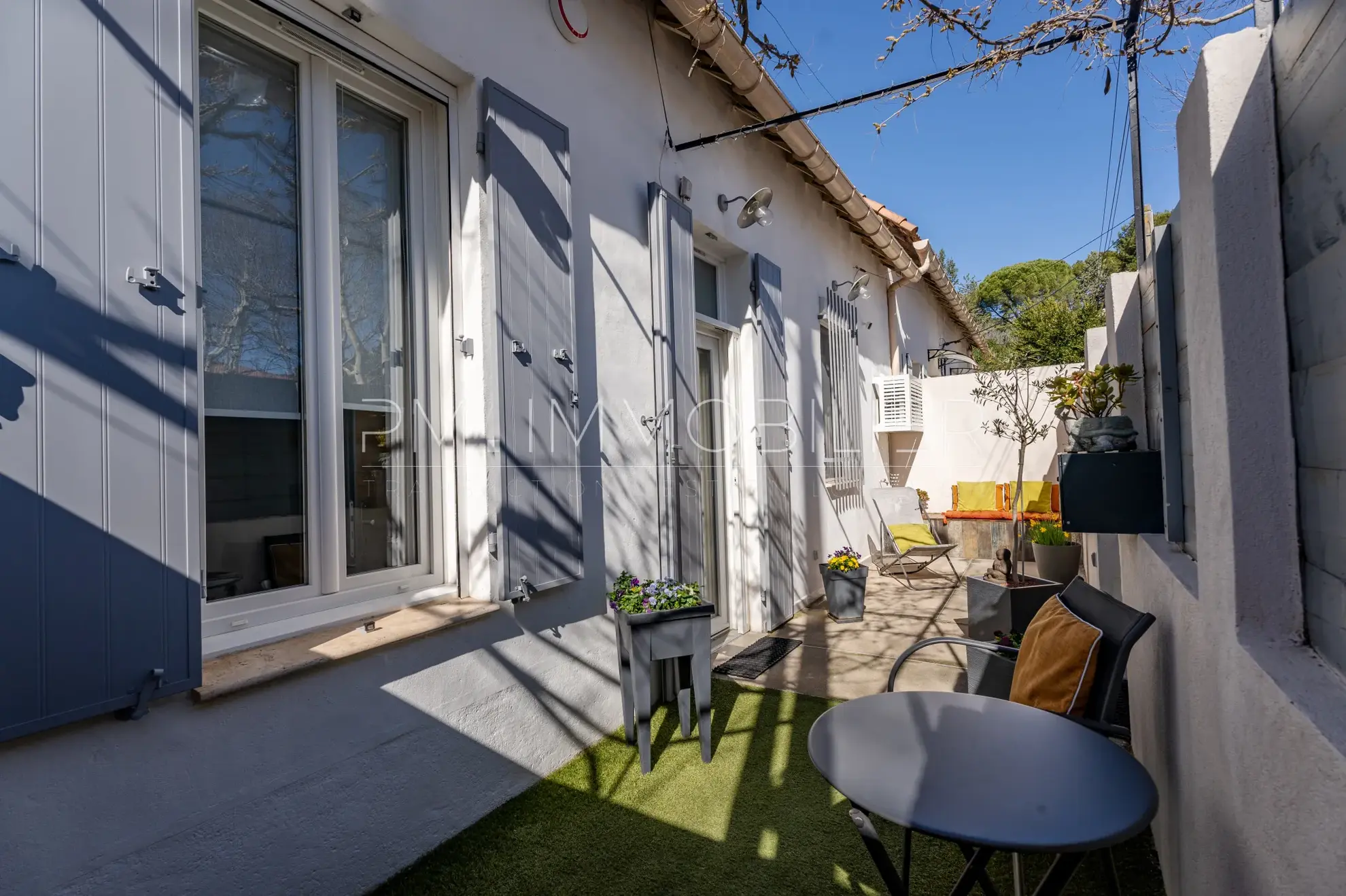 Maison de village rénovée à Éoures avec terrasse et mezzanine - 46 m² 