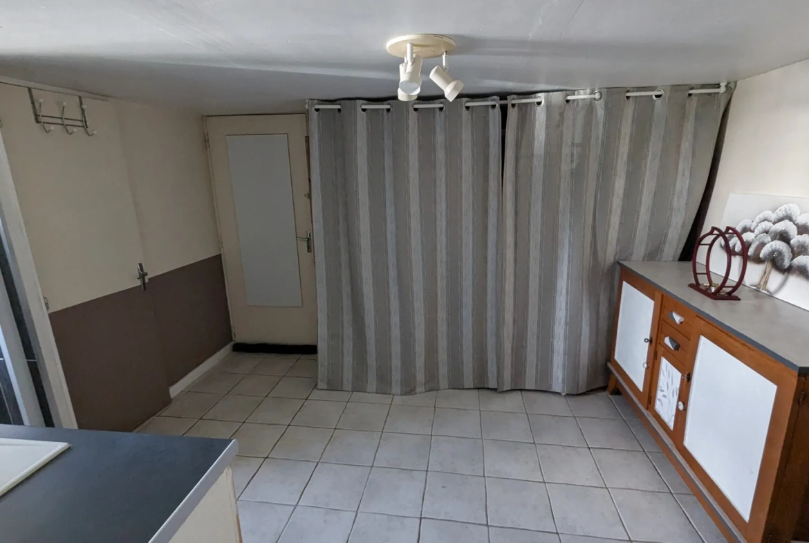 Maison familiale à Chauray avec grand jardin et sous-sol, idéal pour famille 