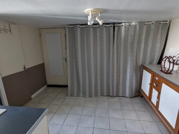 Maison familiale à Chauray avec grand jardin et sous-sol, idéal pour famille 