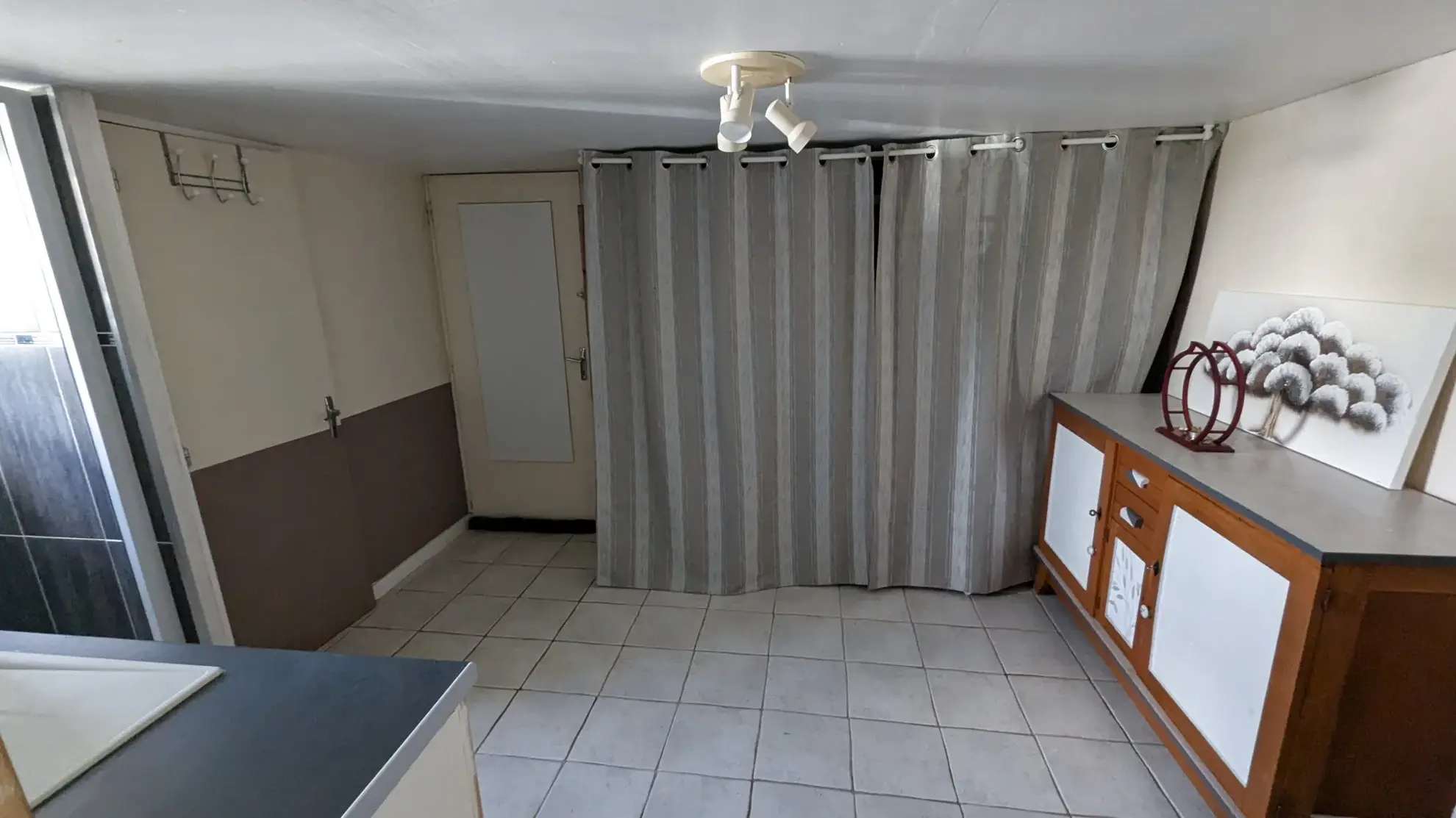 Maison familiale à Chauray avec grand jardin et sous-sol, idéal pour famille 