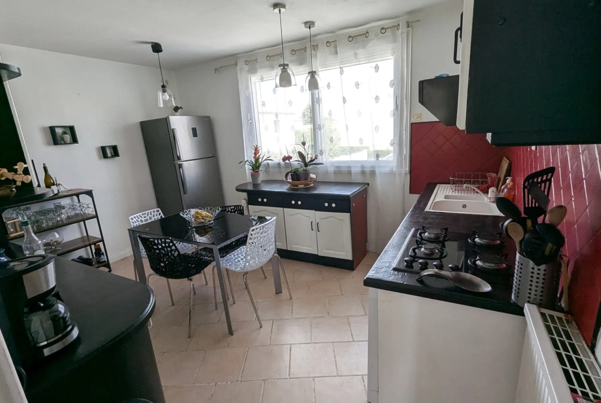Maison familiale à Chauray avec grand jardin et sous-sol, idéal pour famille 