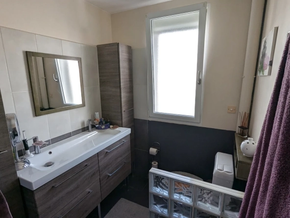 Maison familiale à Chauray avec grand jardin et sous-sol, idéal pour famille 