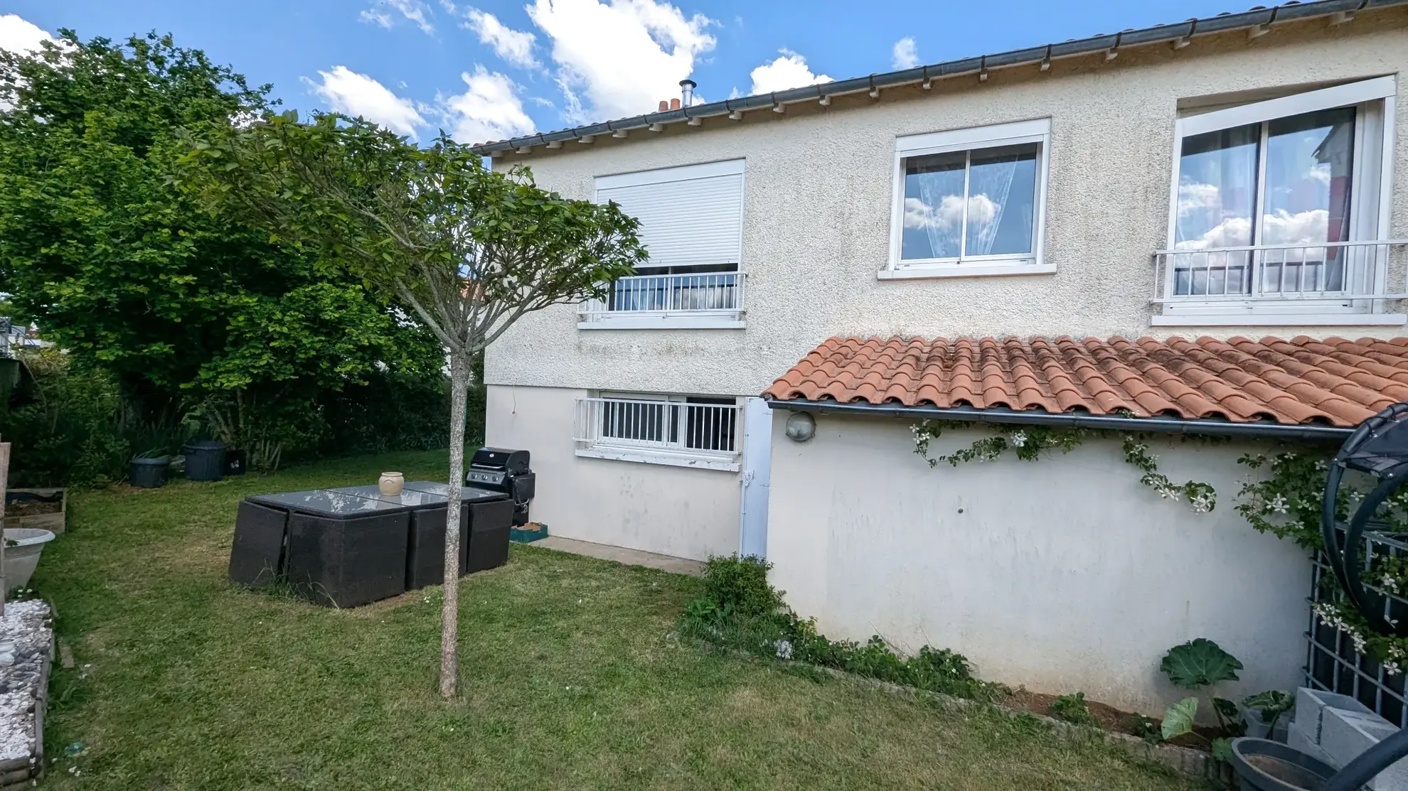 Maison familiale à Chauray avec grand jardin et sous-sol, idéal pour famille 