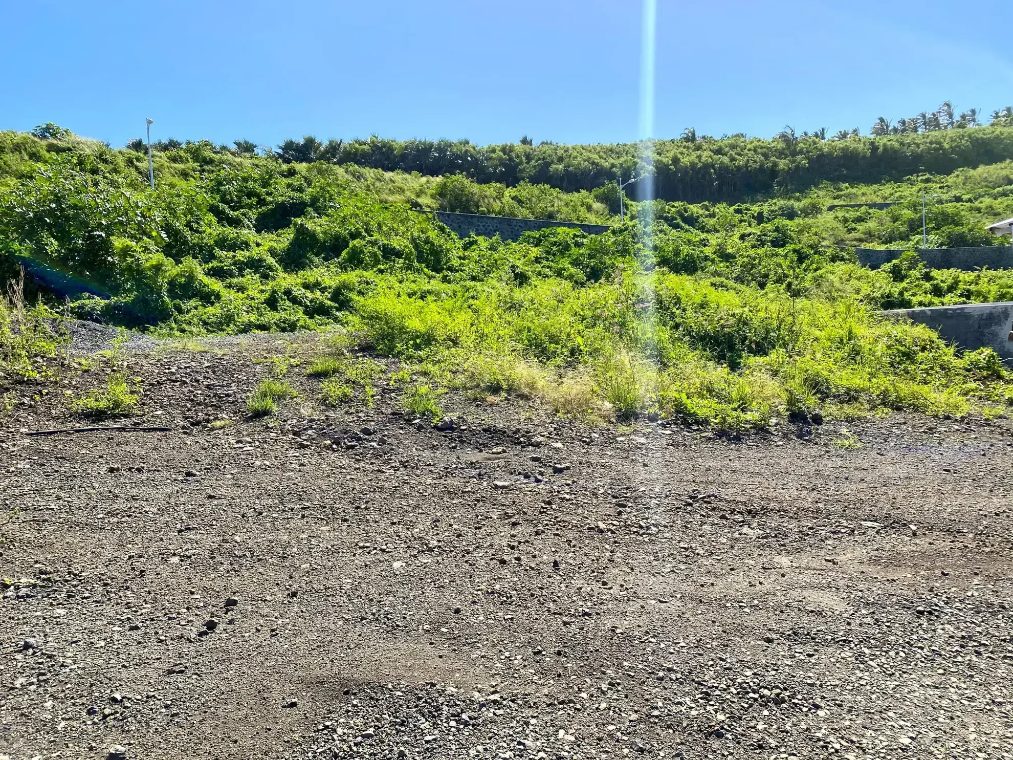 Terrain constructible de 375 m² à vendre à Saint-Pierre - Quartier Grands Bois 