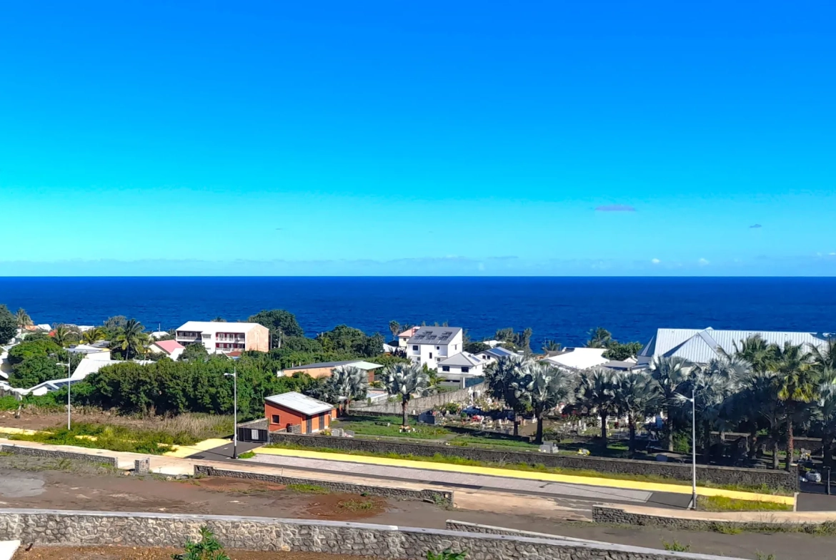 Terrain constructible de 375 m² à vendre à Saint-Pierre - Quartier Grands Bois 