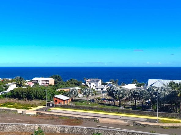 Terrain constructible de 375 m² à vendre à Saint-Pierre - Quartier Grands Bois