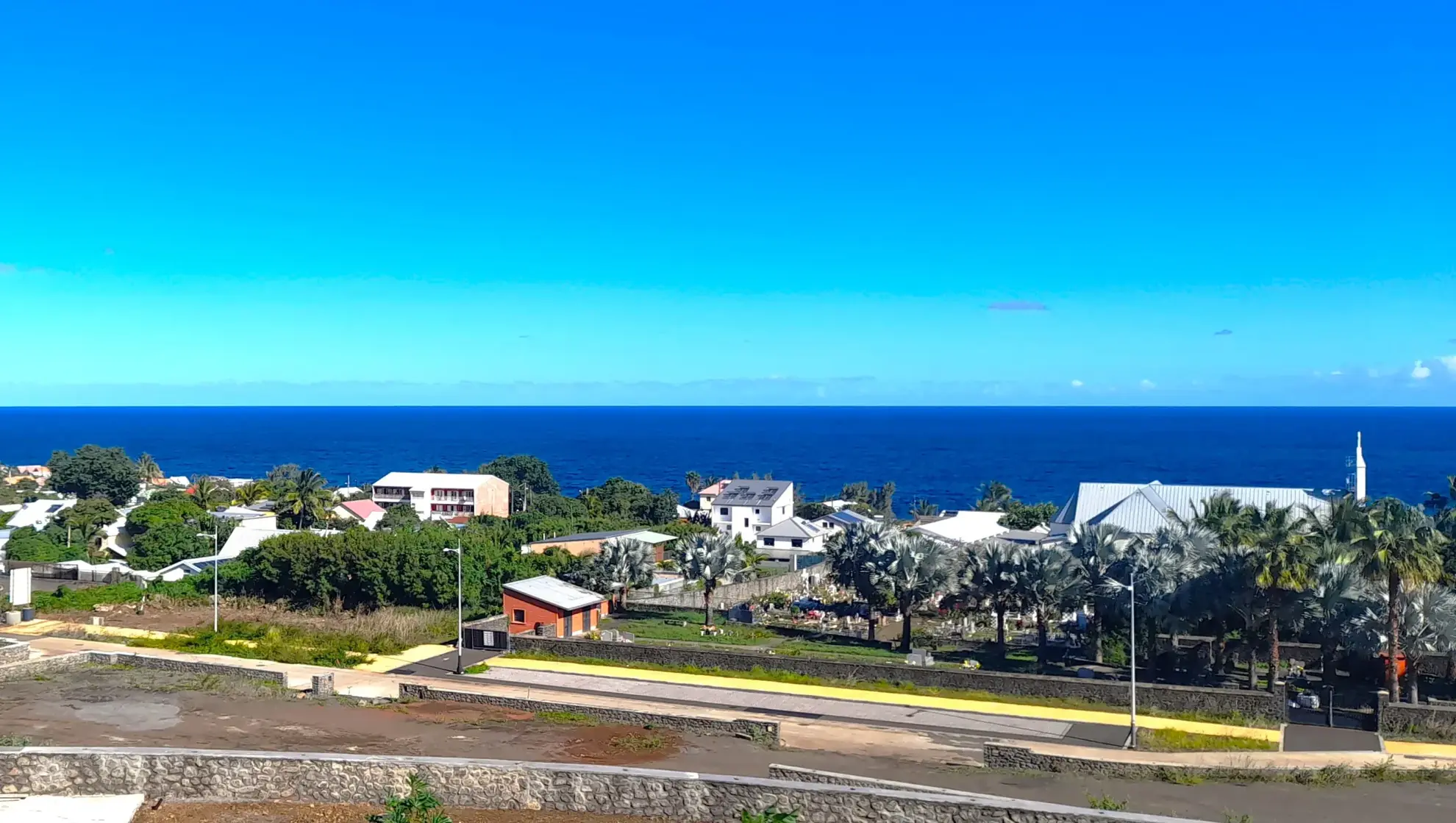 Terrain constructible de 375 m² à vendre à Saint-Pierre - Quartier Grands Bois 