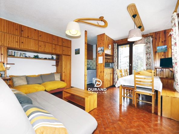 Bel appartement T2 bis avec terrasse sud à Vars, vue sur l'Eyssina, proche des pistes