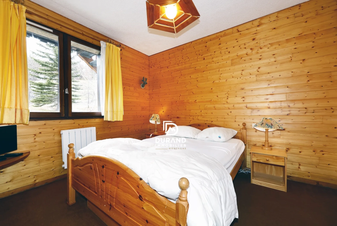 Bel appartement T2 bis avec terrasse sud à Vars, vue sur l'Eyssina, proche des pistes 
