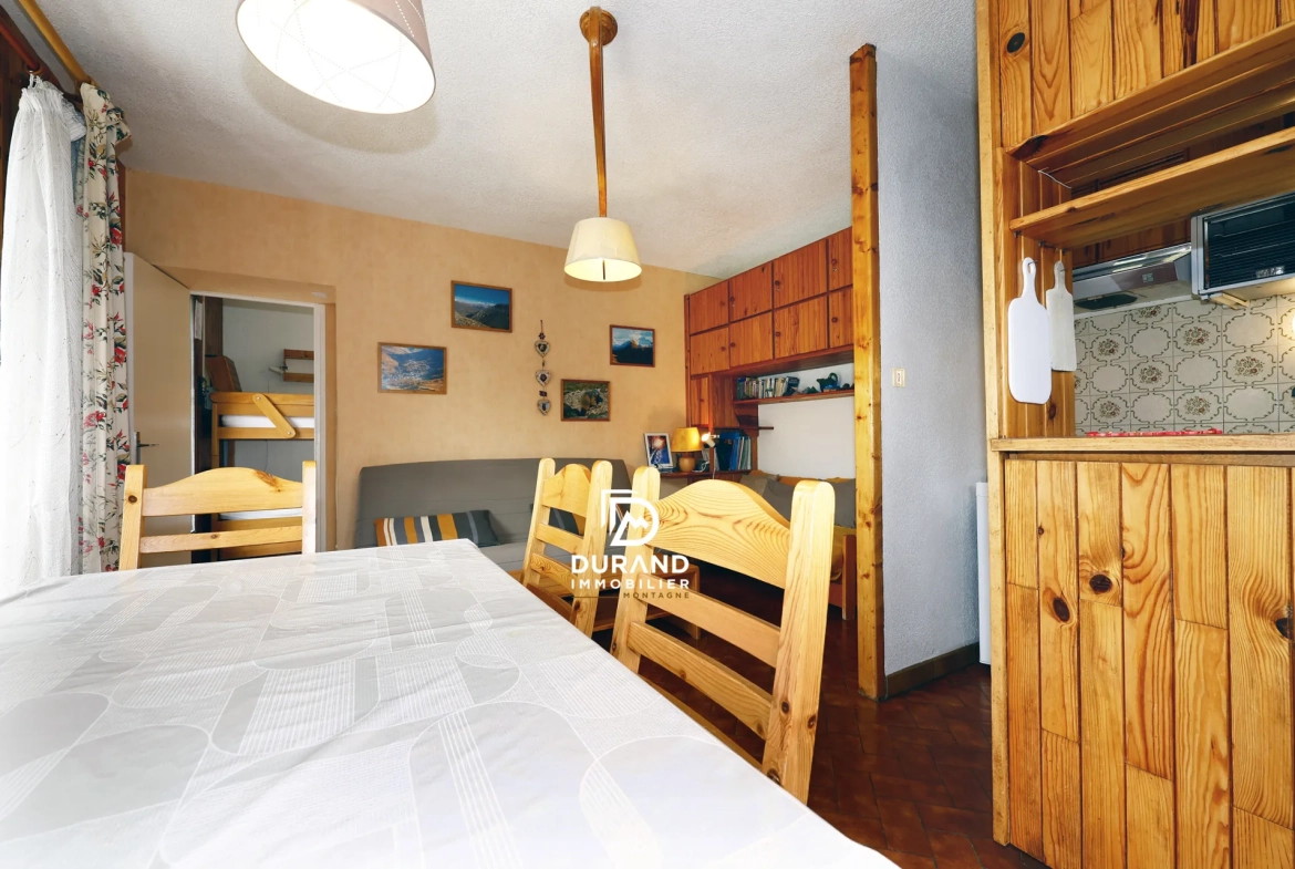Bel appartement T2 bis avec terrasse sud à Vars, vue sur l'Eyssina, proche des pistes 