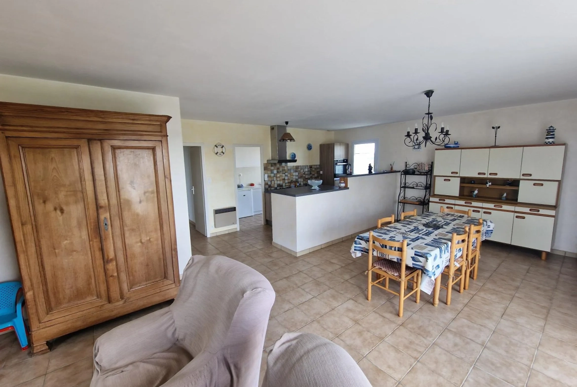 Maison avec 3 chambres, dépendance et grand terrain à Bouin, proximité de la mer 