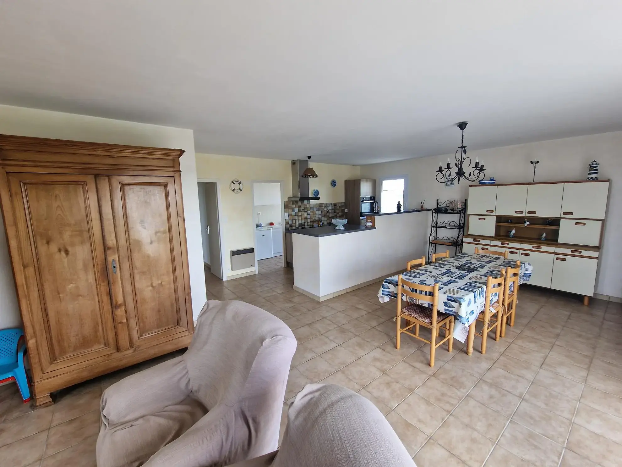 Maison avec 3 chambres, dépendance et grand terrain à Bouin, proximité de la mer 