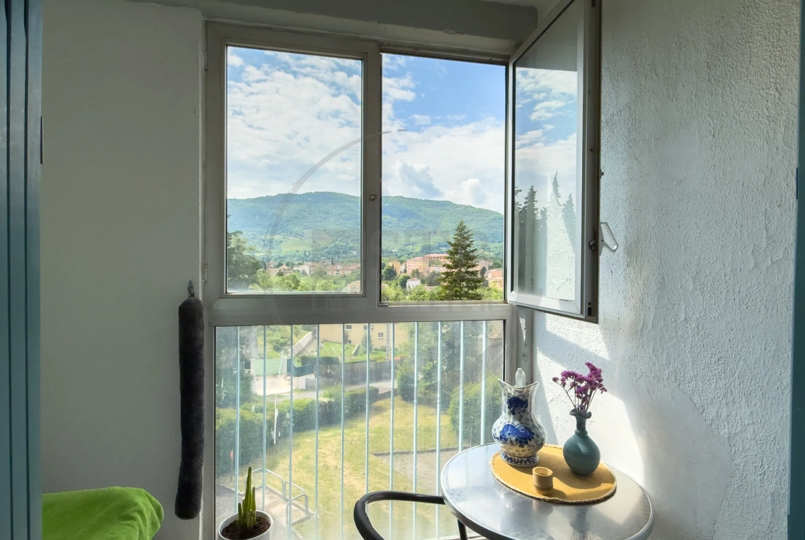Appartement loué de 63 m² avec terrasse à Privas, investissement idéal 