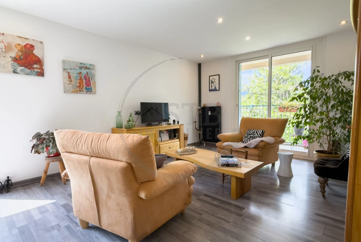 Appartement loué de 63 m² avec terrasse à Privas, investissement idéal 