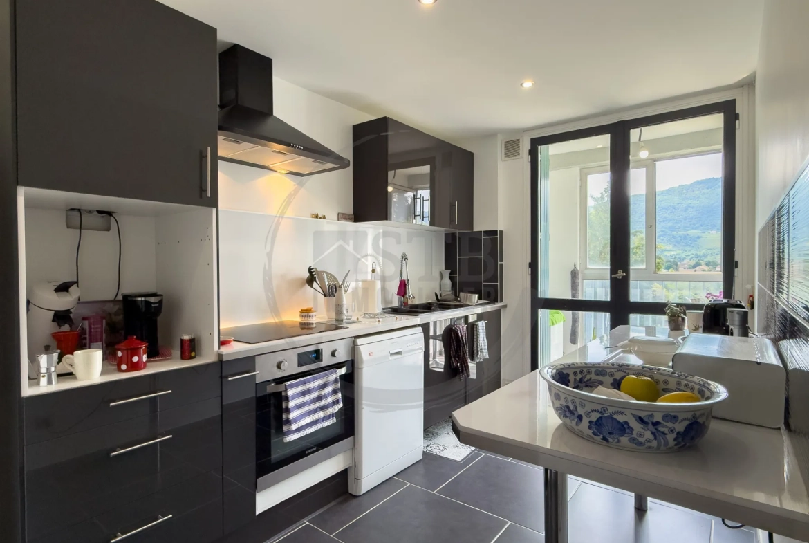 Appartement loué de 63 m² avec terrasse à Privas, investissement idéal 