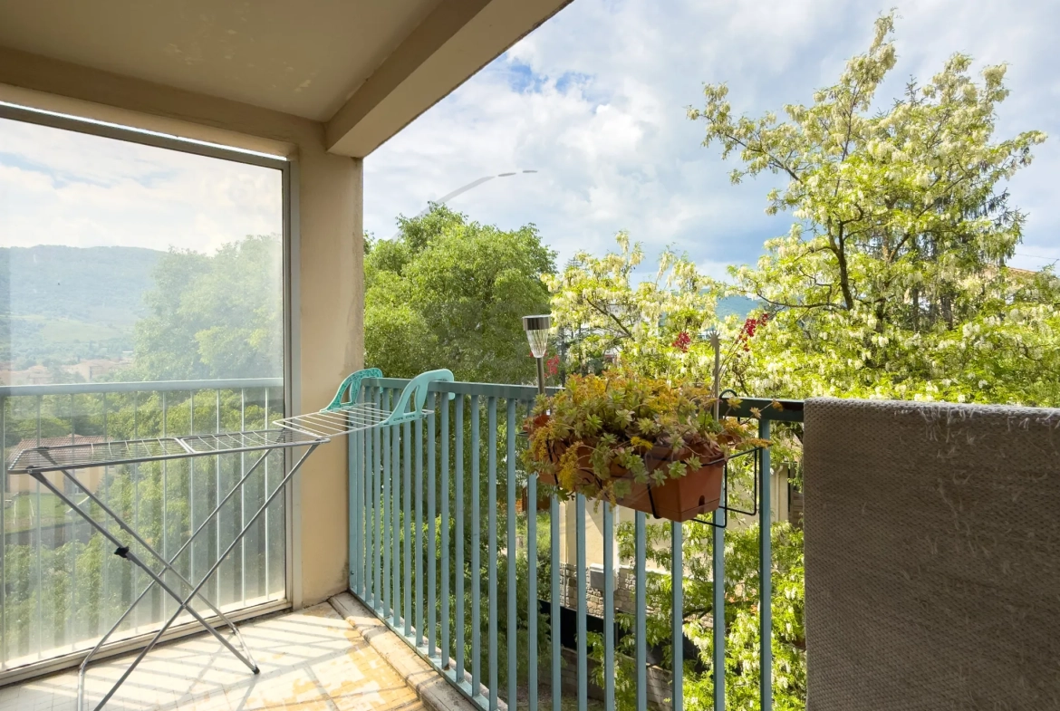 Appartement loué de 63 m² avec terrasse à Privas, investissement idéal 